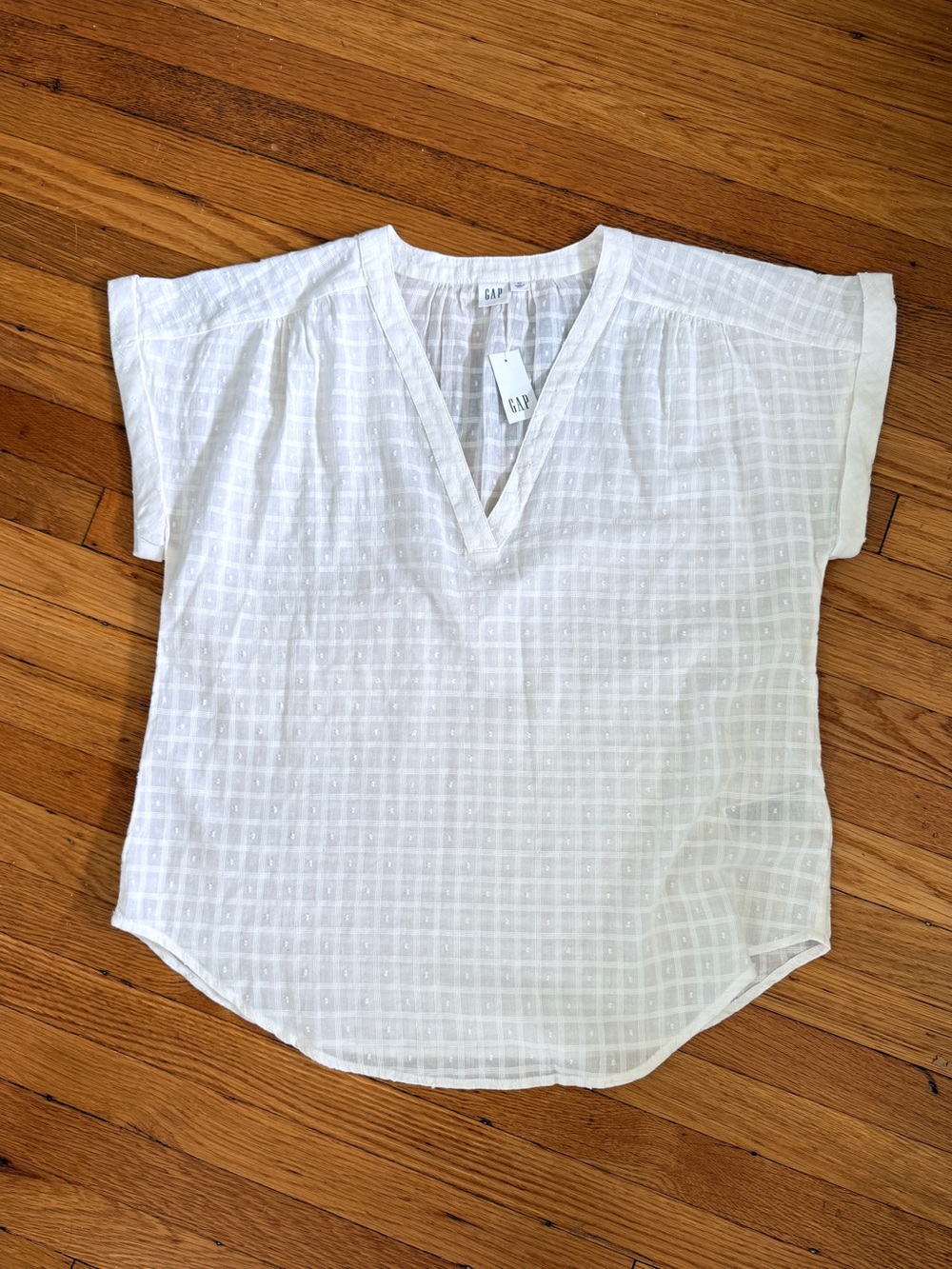 NWT GAP White Sheer Clip Dot Split Neck Blouse | Relaxed Fit | Size Medium